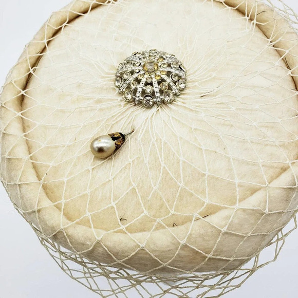 Vintage 60s Hat • Pillbox • Cream • by Valerie Modes - Picture 4 of 8